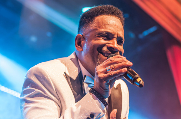 A Tribute to Barry White – by Tony Davis